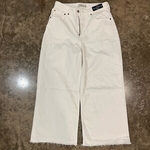 NWT Abercrombie and Fitch High Rise Wide Leg Cropped Jeans